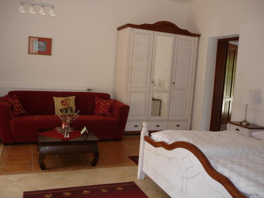 Oereg Malom Hotel Csepreg Habitación foto